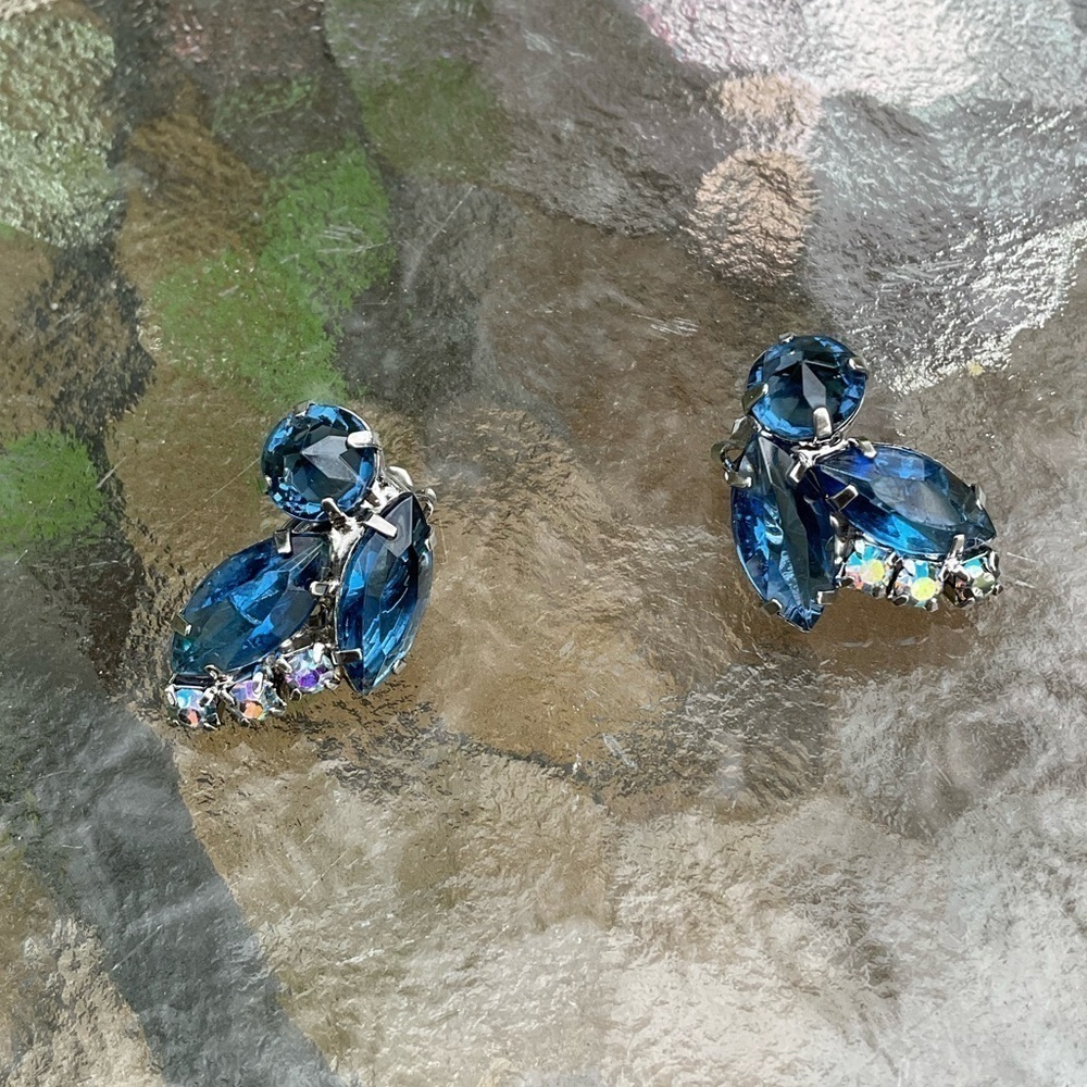 Vintage clip on earrings in royal blue rhinestones. - Picture 2 of 3
